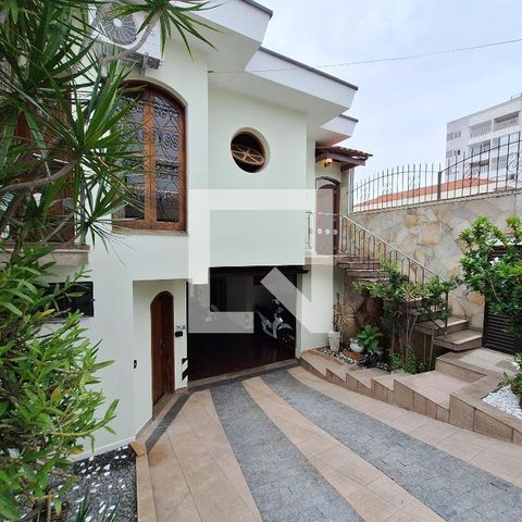 Casa à venda com 207m², 3 quartos e 5 vagas Casa à venda com 207m², 3 quartos e 5 vagasEntrada