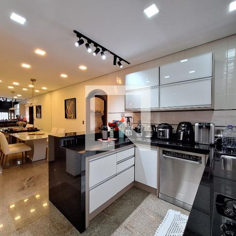 Casa à venda com 207m², 3 quartos e 5 vagas Casa à venda com 207m², 3 quartos e 5 vagasCozinha