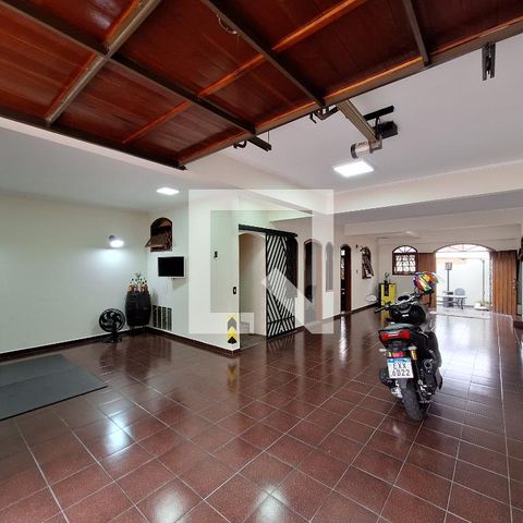 Casa à venda com 207m², 3 quartos e 5 vagas Casa à venda com 207m², 3 quartos e 5 vagasSalão