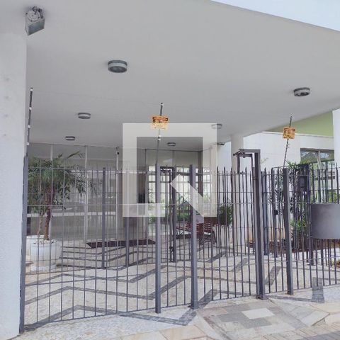 Apartamento à venda com 243m², 3 quartos e 2 vagasFrente do prédio