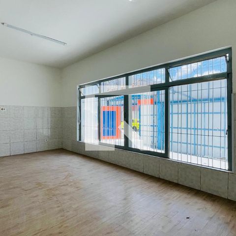 Casa à venda com 250m², 3 quartos e 3 vagas Casa à venda com 250m², 3 quartos e 3 vagasSala