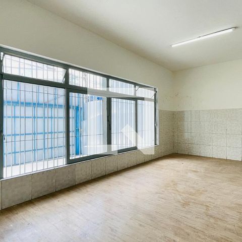 Casa à venda com 250m², 3 quartos e 3 vagas Casa à venda com 250m², 3 quartos e 3 vagasSala