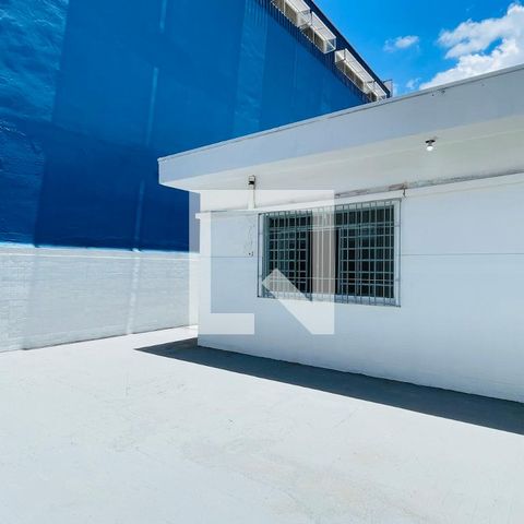 Casa à venda com 250m², 3 quartos e 3 vagas Casa à venda com 250m², 3 quartos e 3 vagasÁrea externa