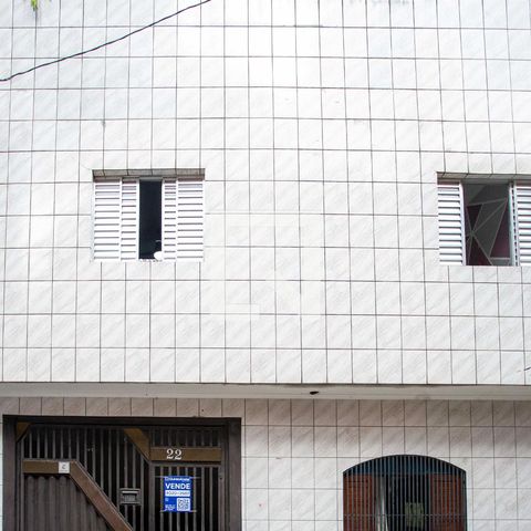 Casa à venda com 105m², 3 quartos e 1 vagaFachada
