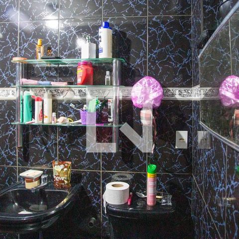Casa à venda com 105m², 3 quartos e 1 vagaBanheiro