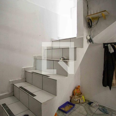 Casa à venda com 105m², 3 quartos e 1 vagaEscada