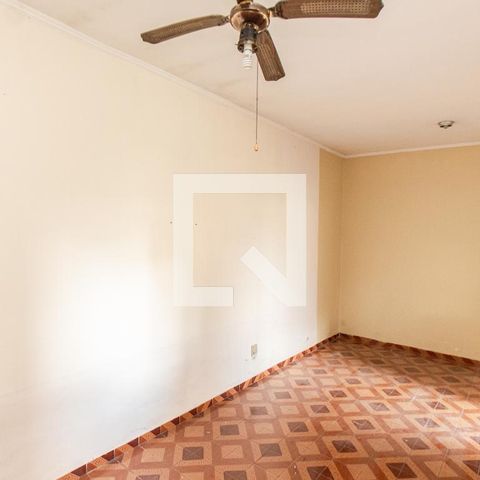 Casa à venda com 220m², 3 quartos e 2 vagasSuíte