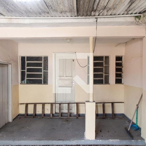 Casa à venda com 220m², 3 quartos e 2 vagasFundos
