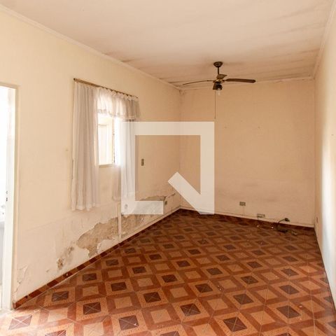 Casa à venda com 220m², 3 quartos e 2 vagasSuíte