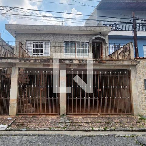 Casa à venda com 220m², 3 quartos e 2 vagasFachada