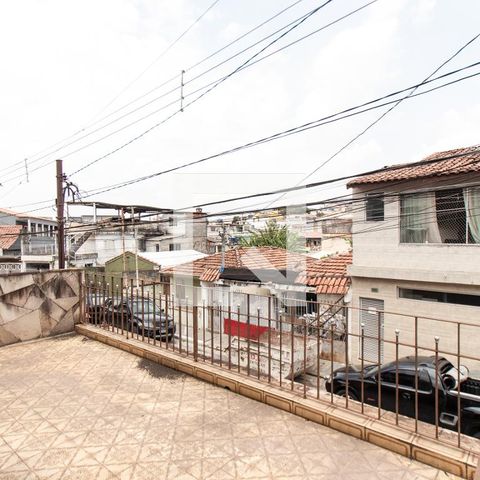 Casa à venda com 220m², 3 quartos e 2 vagasSala - Varanda