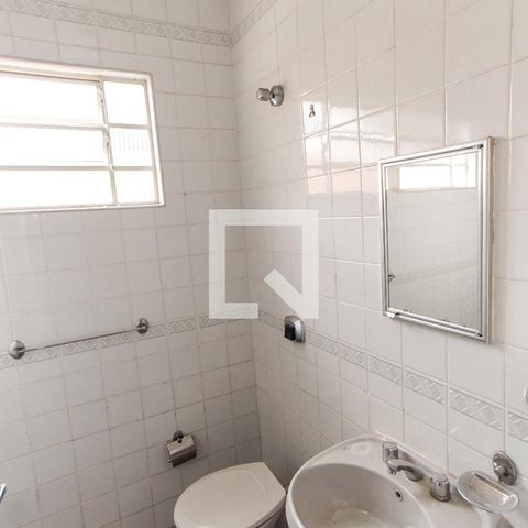 Casa à venda com 220m², 3 quartos e 2 vagasBanheiro da Suíte