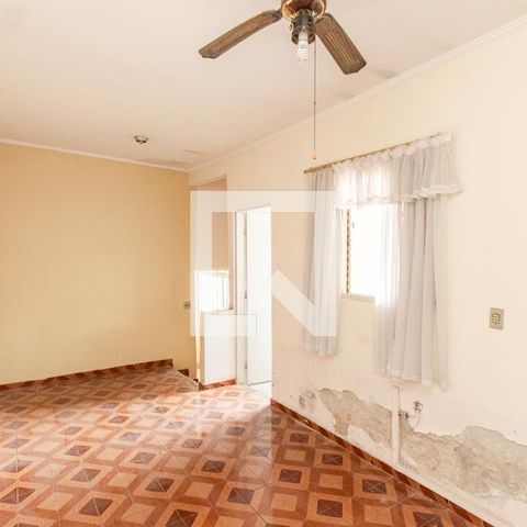 Casa à venda com 220m², 3 quartos e 2 vagasSuíte