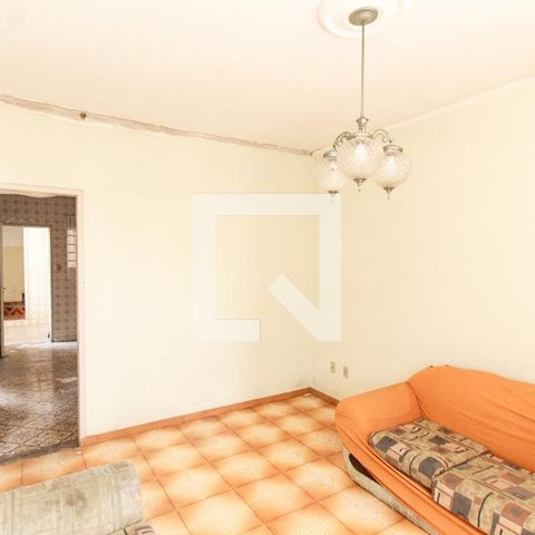 Casa à venda com 220m², 3 quartos e 2 vagasSala