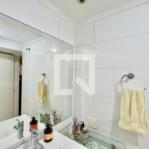 Apartamento para alugar com 181m², 3 quartos e 1 vaga Apartamento para alugar com 181m², 3 quartos e 1 vagaBanheiro social 1