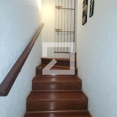 Casa à venda com 190m², 5 quartos e 3 vagasEscada