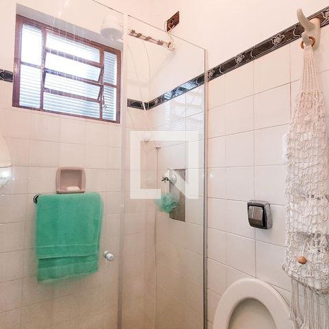 Casa à venda com 190m², 5 quartos e 3 vagasBanheiro 1
