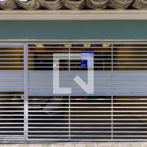 Casa à venda com 138m², 3 quartos e 2 vagas Casa à venda com 138m², 3 quartos e 2 vagasFachada