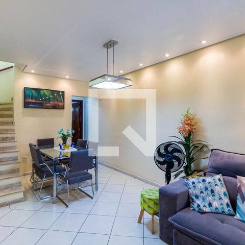 Casa à venda com 138m², 3 quartos e 2 vagas Casa à venda com 138m², 3 quartos e 2 vagasSala