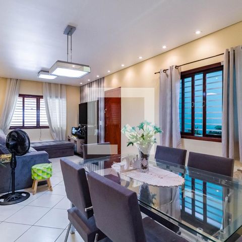 Casa à venda com 138m², 3 quartos e 2 vagas Casa à venda com 138m², 3 quartos e 2 vagasSala