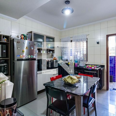 Casa à venda com 138m², 3 quartos e 2 vagas Casa à venda com 138m², 3 quartos e 2 vagasCozinha