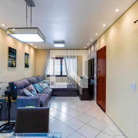 Casa à venda com 138m², 3 quartos e 2 vagas Casa à venda com 138m², 3 quartos e 2 vagasSala