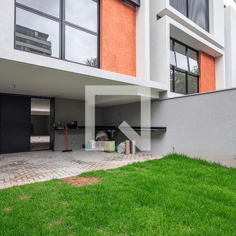 Casa de condomínio à venda com 226m², 3 quartos e 3 vagasQuintal