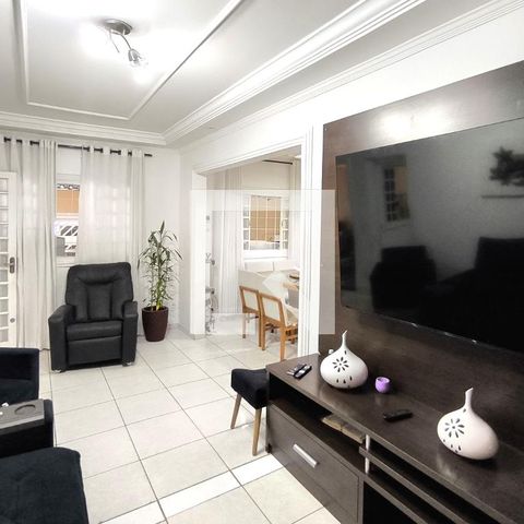 Casa à venda com 180m², 3 quartos e 2 vagas Casa à venda com 180m², 3 quartos e 2 vagasSala