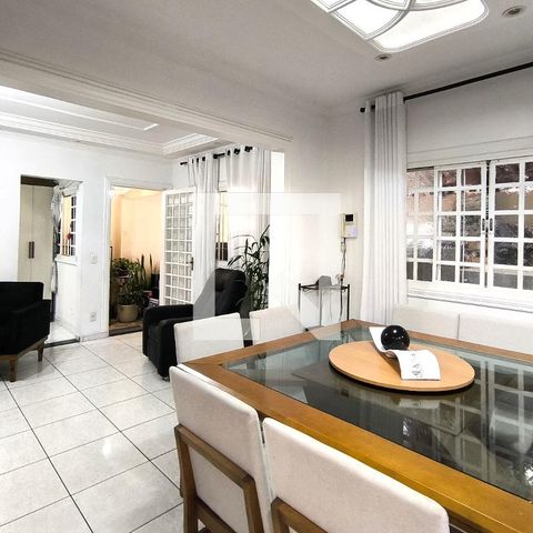 Casa à venda com 180m², 3 quartos e 2 vagas Casa à venda com 180m², 3 quartos e 2 vagasSala