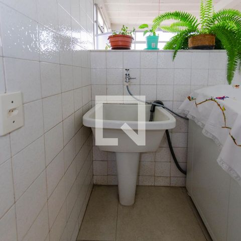 Apartamento à venda com 130m², 3 quartos e 2 vagas Apartamento à venda com 130m², 3 quartos e 2 vagasÁrea de serviço