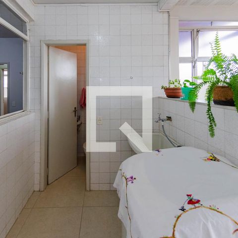 Apartamento à venda com 130m², 3 quartos e 2 vagas Apartamento à venda com 130m², 3 quartos e 2 vagasÁrea de serviço