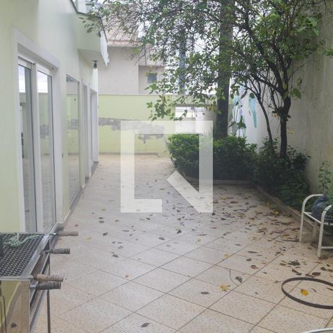 Casa para alugar com 470m², 3 quartos e 5 vagasQuintal