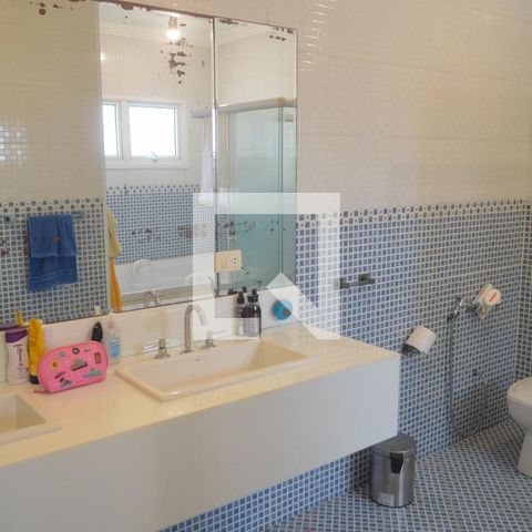 Casa para alugar com 470m², 3 quartos e 5 vagasBanheiro da Suíte 1