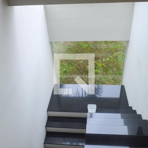 Casa para alugar com 470m², 3 quartos e 5 vagasEscada