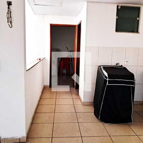 Casa à venda com 70m², 4 quartos e sem vaga