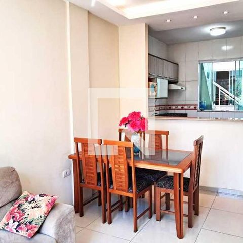 Casa à venda com 70m², 4 quartos e sem vaga