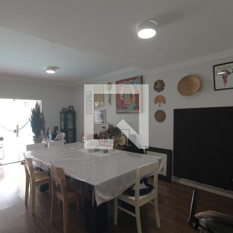 Casa à venda com 150m², 3 quartos e 2 vagasSala