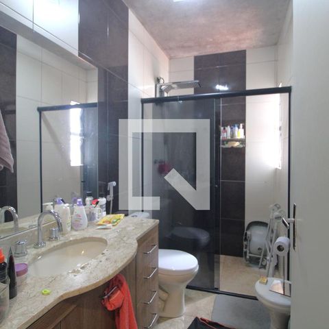 Casa à venda com 150m², 3 quartos e 2 vagasBanheiro do Quarto 1