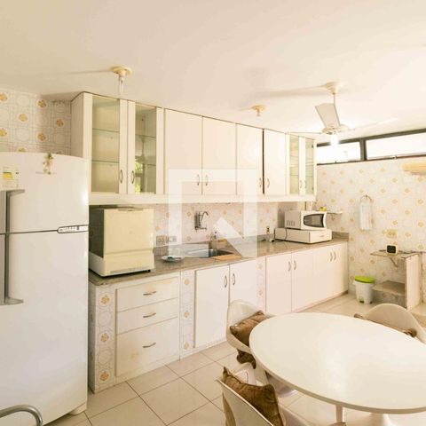 Casa à venda com 1240m², 3 quartos e 8 vagas Casa à venda com 1240m², 3 quartos e 8 vagasCozinha