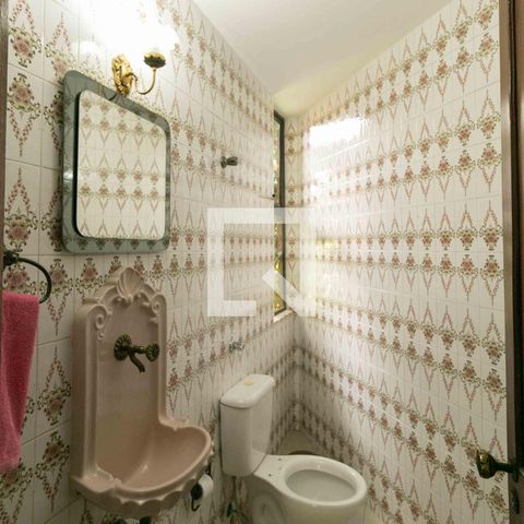 Casa à venda com 1240m², 3 quartos e 8 vagas Casa à venda com 1240m², 3 quartos e 8 vagasLavabo