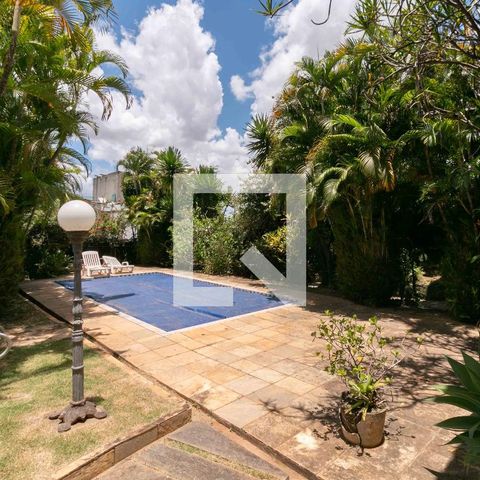 Casa à venda com 1240m², 3 quartos e 8 vagas Casa à venda com 1240m², 3 quartos e 8 vagasÁrea Externa
