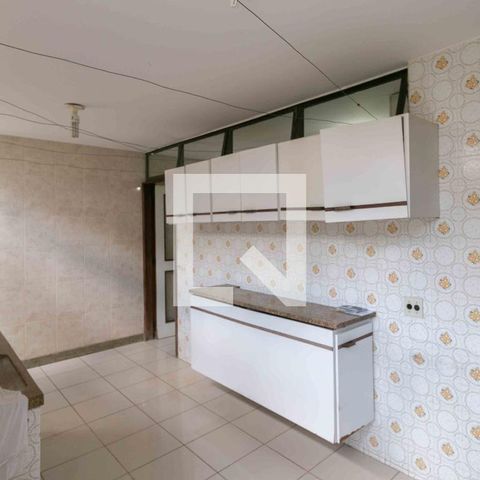 Casa à venda com 1240m², 3 quartos e 8 vagas Casa à venda com 1240m², 3 quartos e 8 vagasÁrea de Serviço