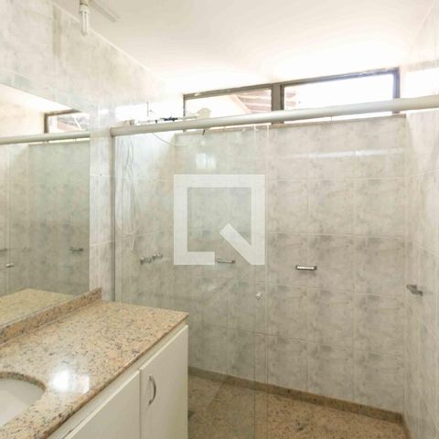 Casa à venda com 1240m², 3 quartos e 8 vagas Casa à venda com 1240m², 3 quartos e 8 vagasBanheiro Suite