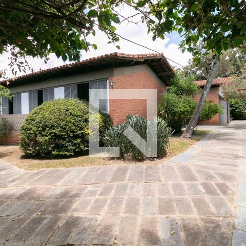 Casa à venda com 1240m², 3 quartos e 8 vagas Casa à venda com 1240m², 3 quartos e 8 vagasÁrea Externa