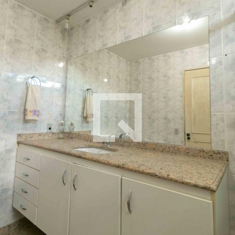 Casa à venda com 1240m², 3 quartos e 8 vagas Casa à venda com 1240m², 3 quartos e 8 vagasBanheiro Suite