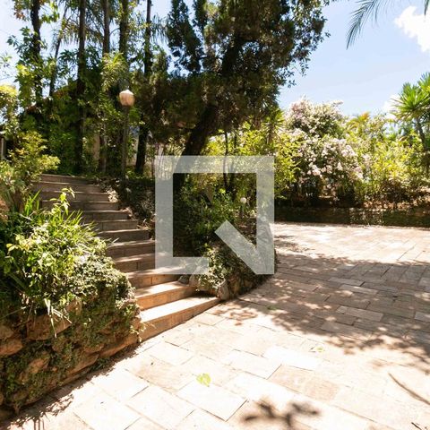 Casa à venda com 1240m², 3 quartos e 8 vagas Casa à venda com 1240m², 3 quartos e 8 vagasÁrea Externa