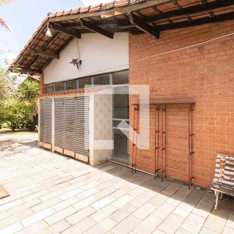 Casa à venda com 1240m², 3 quartos e 8 vagas Casa à venda com 1240m², 3 quartos e 8 vagasÁrea Externa