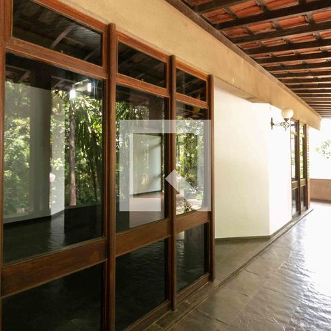 Casa à venda com 1240m², 3 quartos e 8 vagas Casa à venda com 1240m², 3 quartos e 8 vagasVaranda Sala