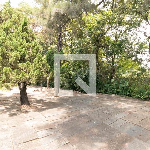 Casa à venda com 1240m², 3 quartos e 8 vagas Casa à venda com 1240m², 3 quartos e 8 vagasÁrea Externa