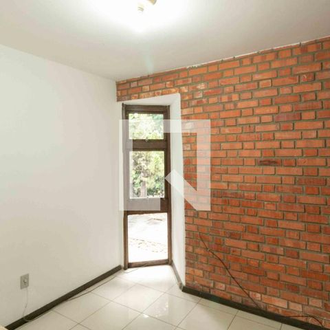 Casa à venda com 1240m², 3 quartos e 8 vagas Casa à venda com 1240m², 3 quartos e 8 vagasQuarto de Serviço
